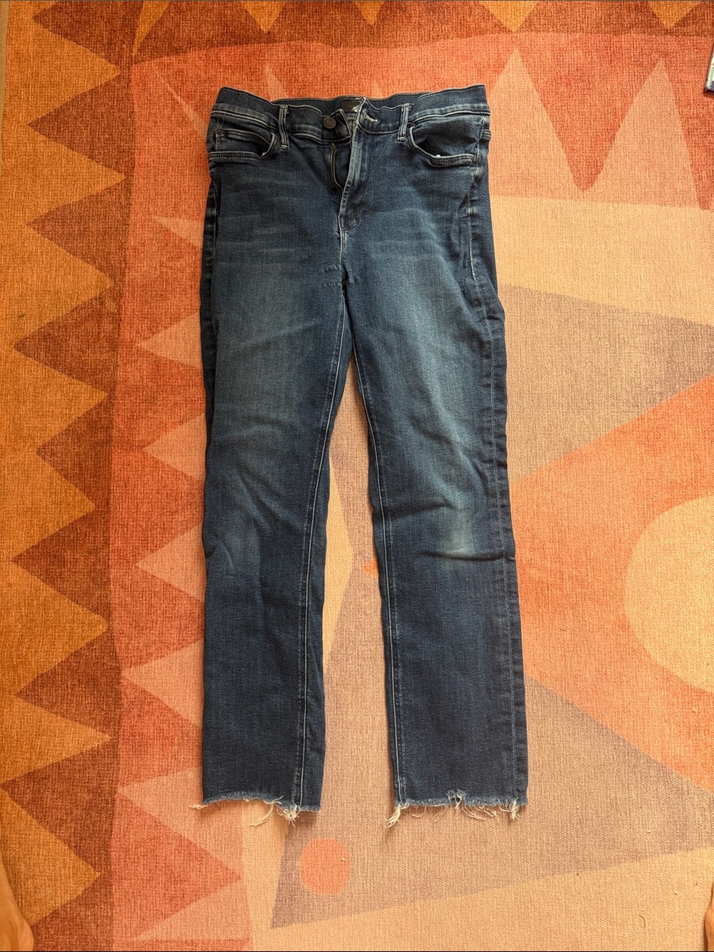 MOTHER mid rise dazzler ankle fray sz29